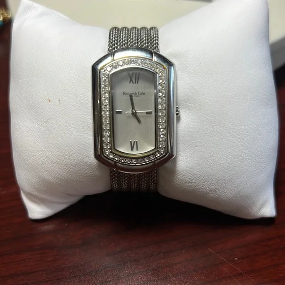 Women\'s Kenneth Cole stainless steel watch. 6.5”/7.0”inches around. New battery. Luxury Watch First Copy - High Quality & Fashionable main image 2
